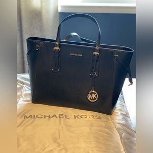 Michael Kors - Voyager Medium Crossgrain Leather Tote Bag